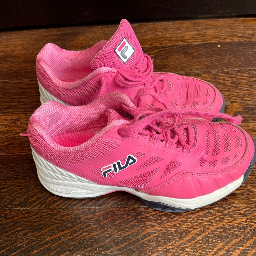 Fila Girls Tennis Shoes (size Big Kid 5)